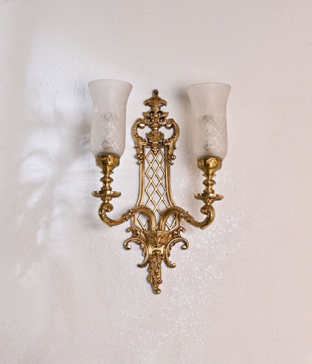 Vintage Brass Wall Sconce with Frosted Glass Shades – Classic Double Light Fixture