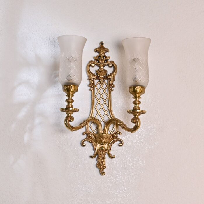 Vintage Brass Wall Sconce with Frosted Glass Shades – Classic Double Light Fixture
