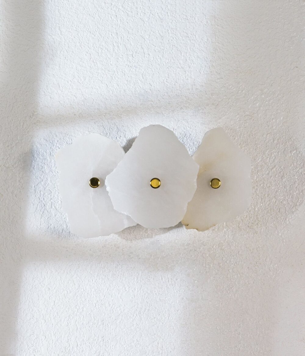 Modern Alabaster Wall Sconce Light Fixture – Minimalist Luxury Indoor Lamp with Brass Accents | Soft Ambient Glow