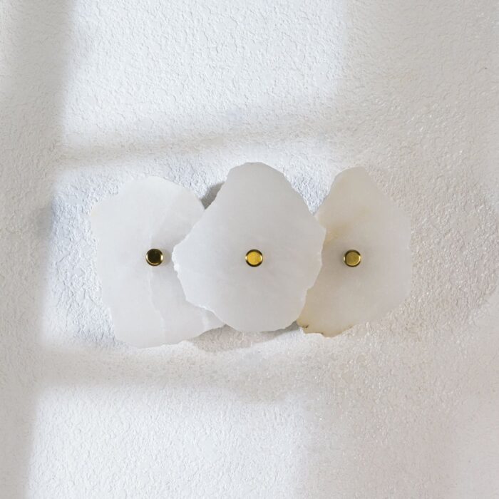 Modern Alabaster Wall Sconce Light Fixture – Minimalist Luxury Indoor Lamp with Brass Accents | Soft Ambient Glow