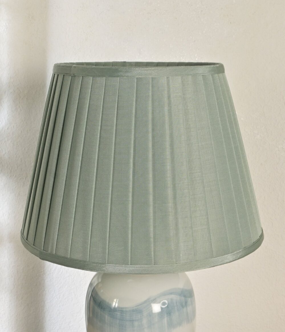 Elegant Ceramic Table Lamp with Pleated Shade – Modern Classic Bedside Lamp with Gold Base - Image 2